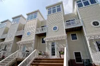 Luxury & Location in New Buffalo - Downtown, Close to Beach, Private Pool