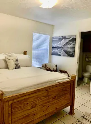 Cozy, clean and lovely 1 bedroom apartment with full  kitchen. Pet friendly!