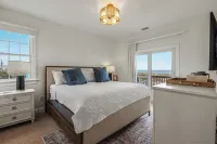 8BR Oceanfront in OBX w/ Heated Pool & Hot Tub!