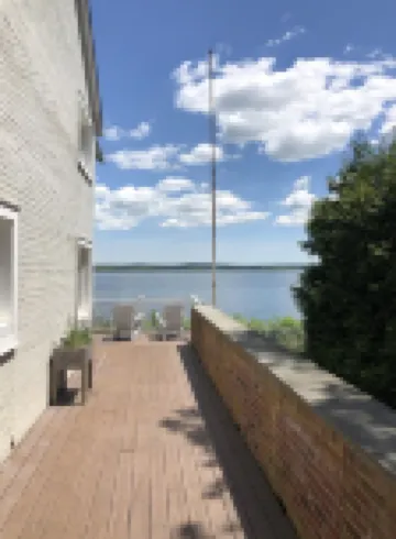 Waterfront vacation home with a dock Hotels in Portsmouth