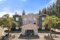 La Quinta Inn by Wyndham Stockton Hotels near Banter by Piercing Pagoda