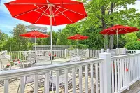 Stunning Beach Views and Heated Outdoor Pool - Gorgeous Coastal Escape Hotel di Acme Township