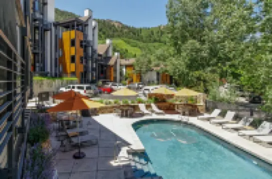 Spectacular Views and Heated Pool - Stylish Mountain Haven