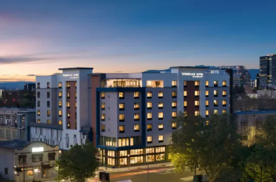 TownePlace Suites San Jose Downtown Các khách sạn gần Cung thể thao SAP Center