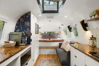 Private Deck with Hot Tub and Grill - Charming Airstream Retreat Các khách sạn gần Pisgah Forest Gem Mine