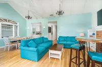 Harbor View and Spacious Patio - Beautiful Balboa Island Getaway