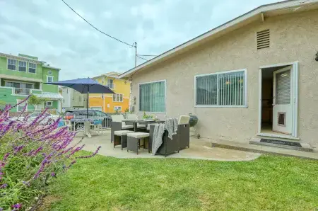 Charming Duplex with Enclosed Yard and Smart TV - Inviting Coastal Retreat Отели рядом с достопримечательностью «Pismo Bob's True Value»