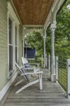Stylish Furnishings and Fully Stocked Kitchen - Charming Oasis Hotels in Clarksville