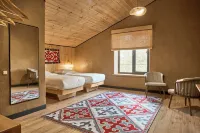 Pristine Hotel Hotels near Dordoy Bazaar