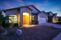 Single Story Retreat: Heated Pool, Hot Tub, BBQ!