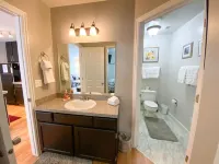 Beautiful, Updated Inn Building Condo #204 Hotel a Garden City