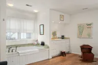 Private Boat Dock and Scenic Canal Views - Serene Charming Retreat Hotels in Hatteras