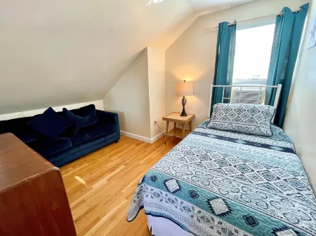 Harbor and Lighthouse Views with Observation Deck - Charming Retreat Отели в г. Окракок