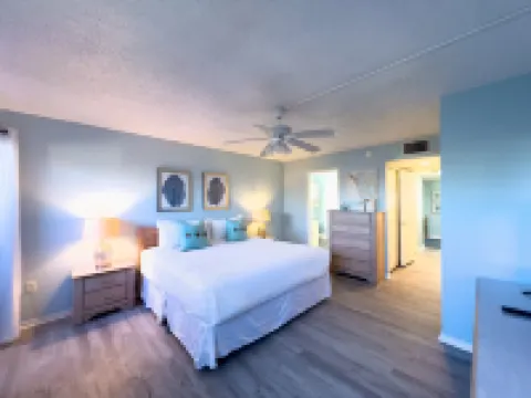 Direct Beach Frontage and Heated Pool - Charming Coastal Hideaway