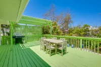 Heated Pool, Tiki Bar and Golf Cart Included - Luxurious Oasis Hotels in Anna Maria