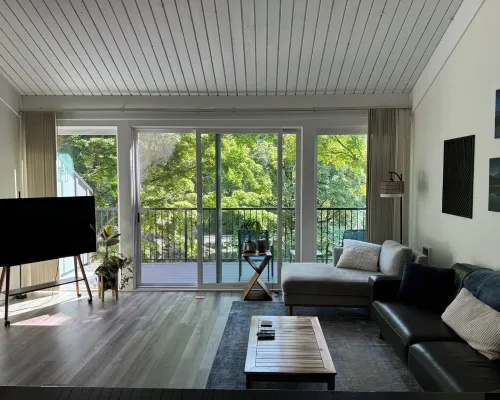 Charming 1-Bedroom Entire Condo Loft in Scenic Mountain Park Hotels in Lake Oswego