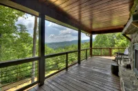 Hot Tub, Outdoor Fireplace and Scenic Views - Stunning Mountain Retreat Hotels in Fannin County