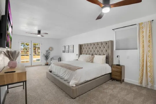 Heated Pool, Theater, Full Gym, Golf Course Access - Stunning Retreat