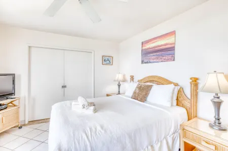 Tropical oceanfront retreat with WiFi, hot tub, pool, and sweeping ocean views