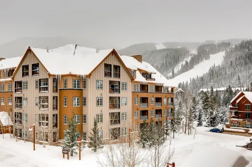 Gourmet Kitchen and Scenic Ski Area Views - Luxurious Mountain Haven