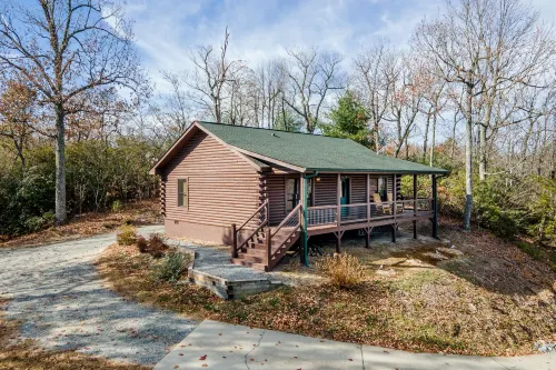 Mountain Views and Covered Porch - Charming Log Cabin Retreat Hotel a Etowah