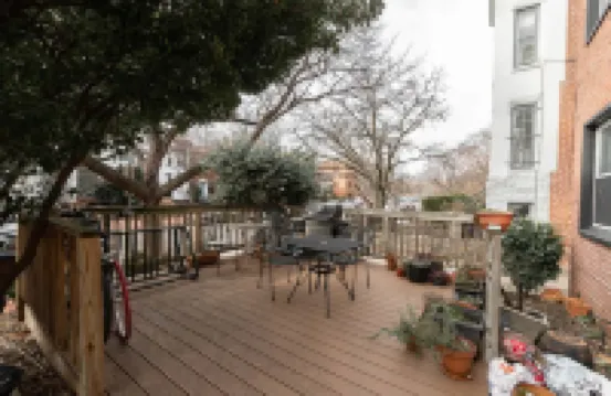 Custom Furnishings and Modern Kitchen - Charming Eco-Friendly Retreat Hotels in 