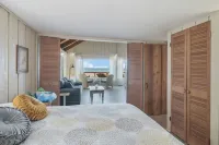 Private Beach Bliss and Spectacular Views - Cozy Family Retreat Hotels near Van's Beach