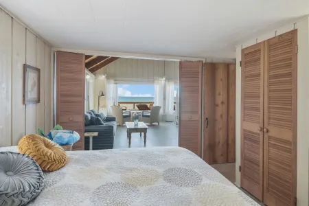 Private Beach and Spectacular Views - Charming Family Retreat