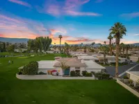 Stunning Golf Course Views and Pool Oasis - Elegant Tranquil Retreat Các khách sạn gần Indian Wells Golf Club
