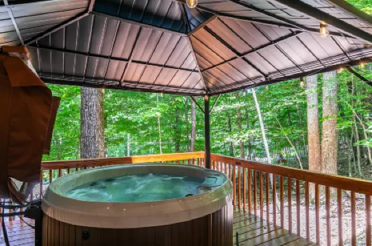 Beech Mountain Club Access and Cozy Chalet Vibes - Charming Ski Retreat