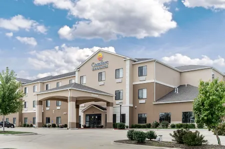 Comfort Inn & Suites Lawrence - University Area Отели в г. Дуглас