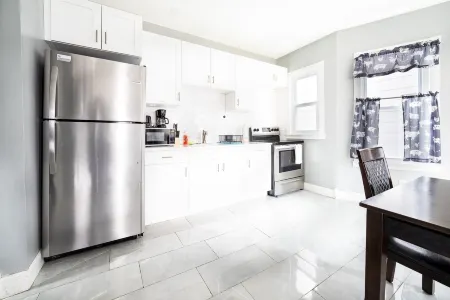 Tranquil Haven - Private Yard, Smart Lock, Central HVAC