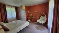 Coin de Paradis Entièrement Rénovée en Bord de Rivière et ses 20 Mètres de Berge Hotels in Montigny-sur-Loing