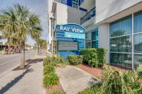 Expansive Views and Inviting Pool Area - Stunning Oceanfront Oasis Các khách sạn ở Myrtle Beach City Center
