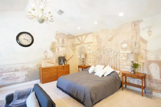 Huge Heated Indoor/Outdoor Pool and Spa Amenities - Stunning Mountain Retreat