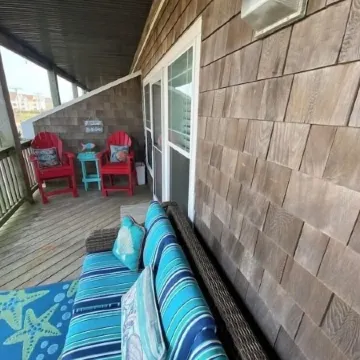 3 bedroom condo with oceanfront just steps away!