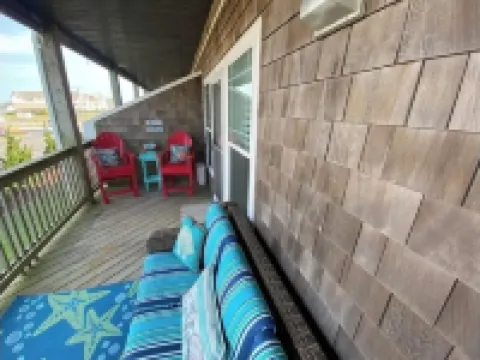 3 bedroom condo with oceanfront just steps away!