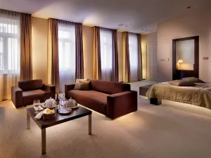 Roset Hotel & Residence