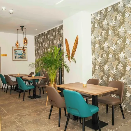 Central Hotel & Lounge Adult Only