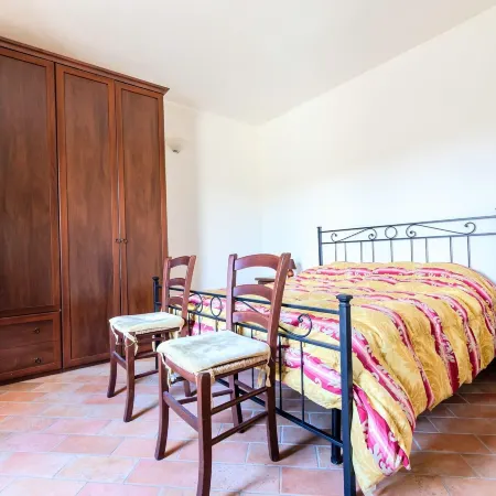 Cottage in Asciano with Pool and Terrace