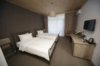 Vardzia Resort Hotels in Tmogvi