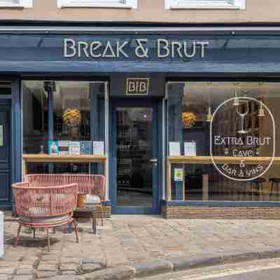 Break & Brut Hotel Exterior