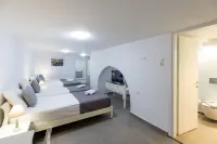 Achilleas Pension Hotels in Idhra