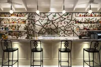 Point Grace - bar