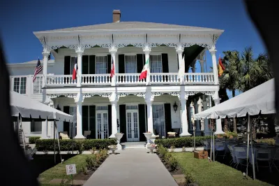 The George Manor Hotels near Pleasure Pier