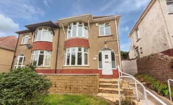 Superior Three Bedroom House with Sea View
