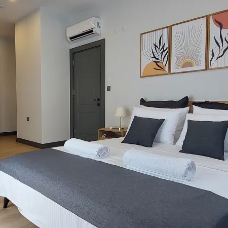Professionally Maintained Spacious New Suites 3 Отели рядом с достопримечательностью «Пляж Кадрие»