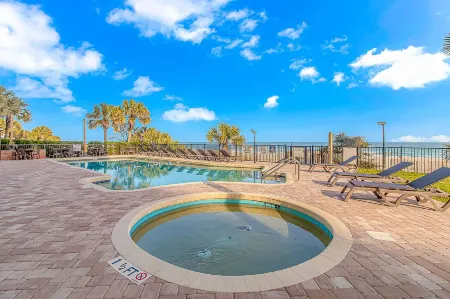 Indigo Отели рядом с достопримечательностью «Springmaid Beach campground»