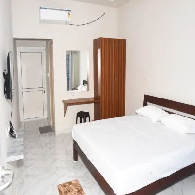 Maurya Residency Hotels near Sri Ramanadheswarar Temple, Anniyur