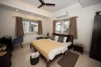Lakeside Suites